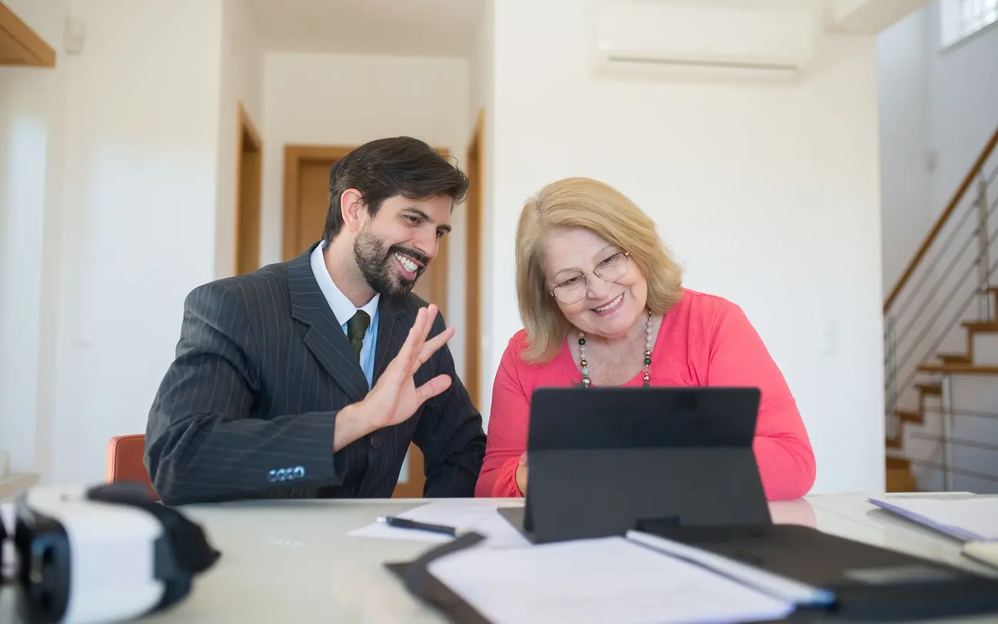 A conversa sobre nota e contrato é parte do serviço. Quando você chega com isso resolvido, o cliente confia mais.