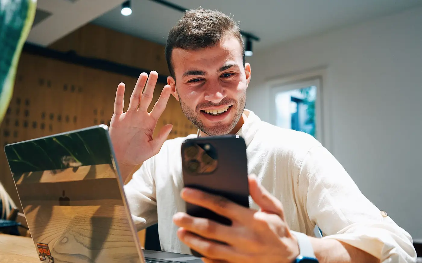 A conversa pode ser por vídeo, no horário que você escolher, sem sair de casa.