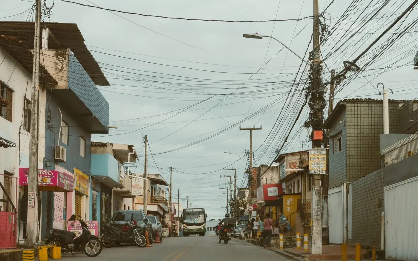 As empresas que precisam de você não estão longe. Estão na rua do comércio da sua cidade, a uma busca de distância.